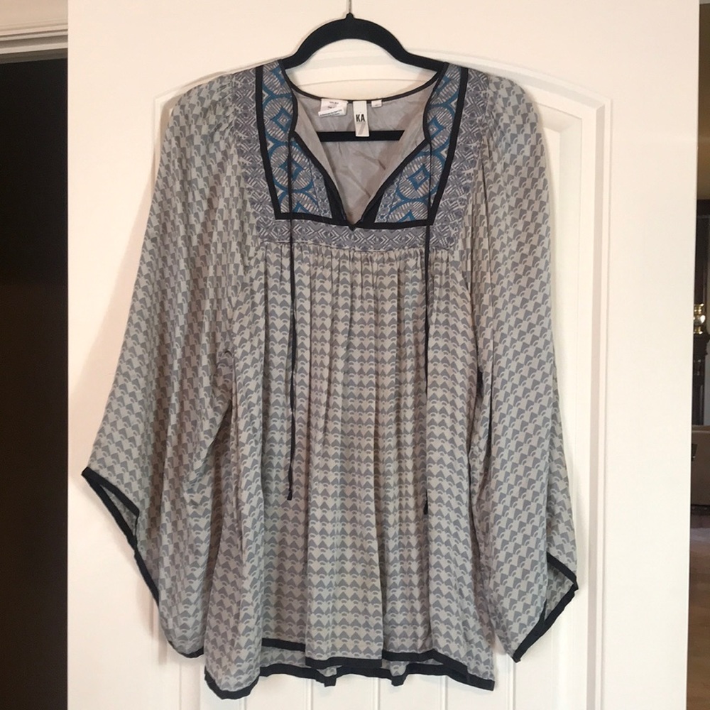 KA-7 Top-100% Silk—Size S (runs large/fits like a Med)—Excellent Condition!